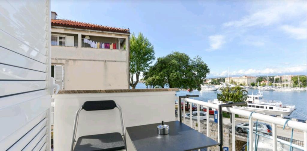 Lavender Apt. W. Balcony In Old Town زادار المظهر الخارجي الصورة